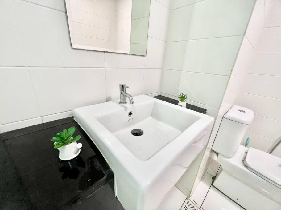 G 1-5Pax Cozy Home Trefoil Setia Alam 100Mps Wifi & Tv Sccc Eksteriør bilde